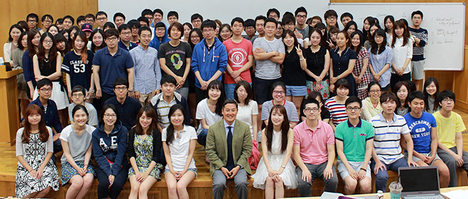 John Yoo with Korean students