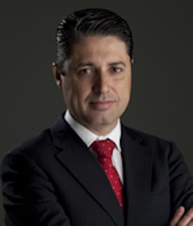 Headshot of Associate Professor Wagner Menezes