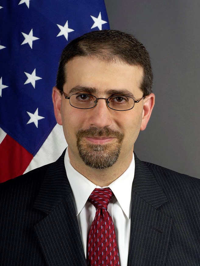 image of daniel shapiro in a suit