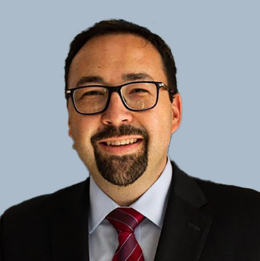 Raul Howe Headshot